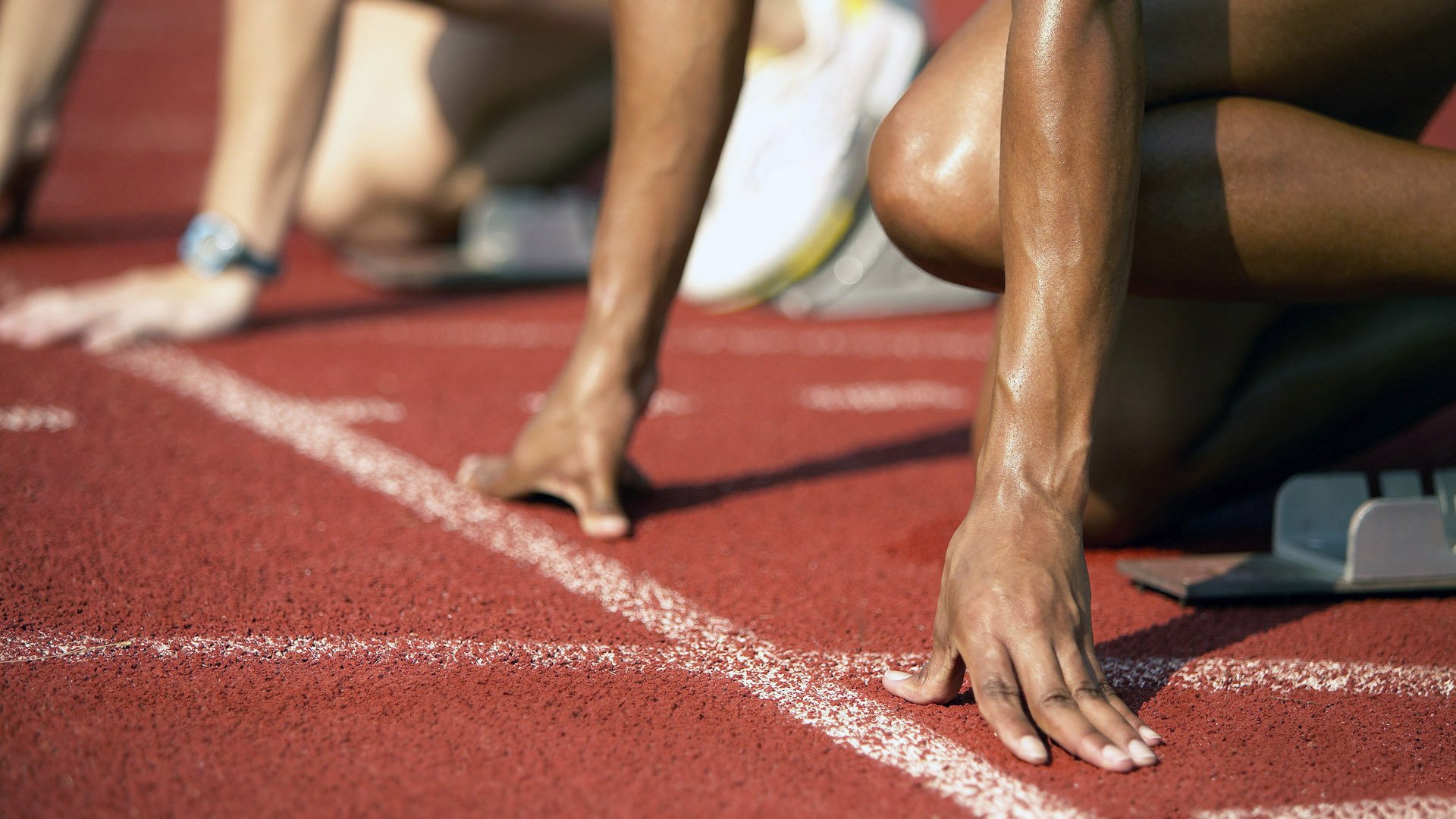 德甲高空轰炸：精彩头球瞬间令人拍案叫绝，德甲空场